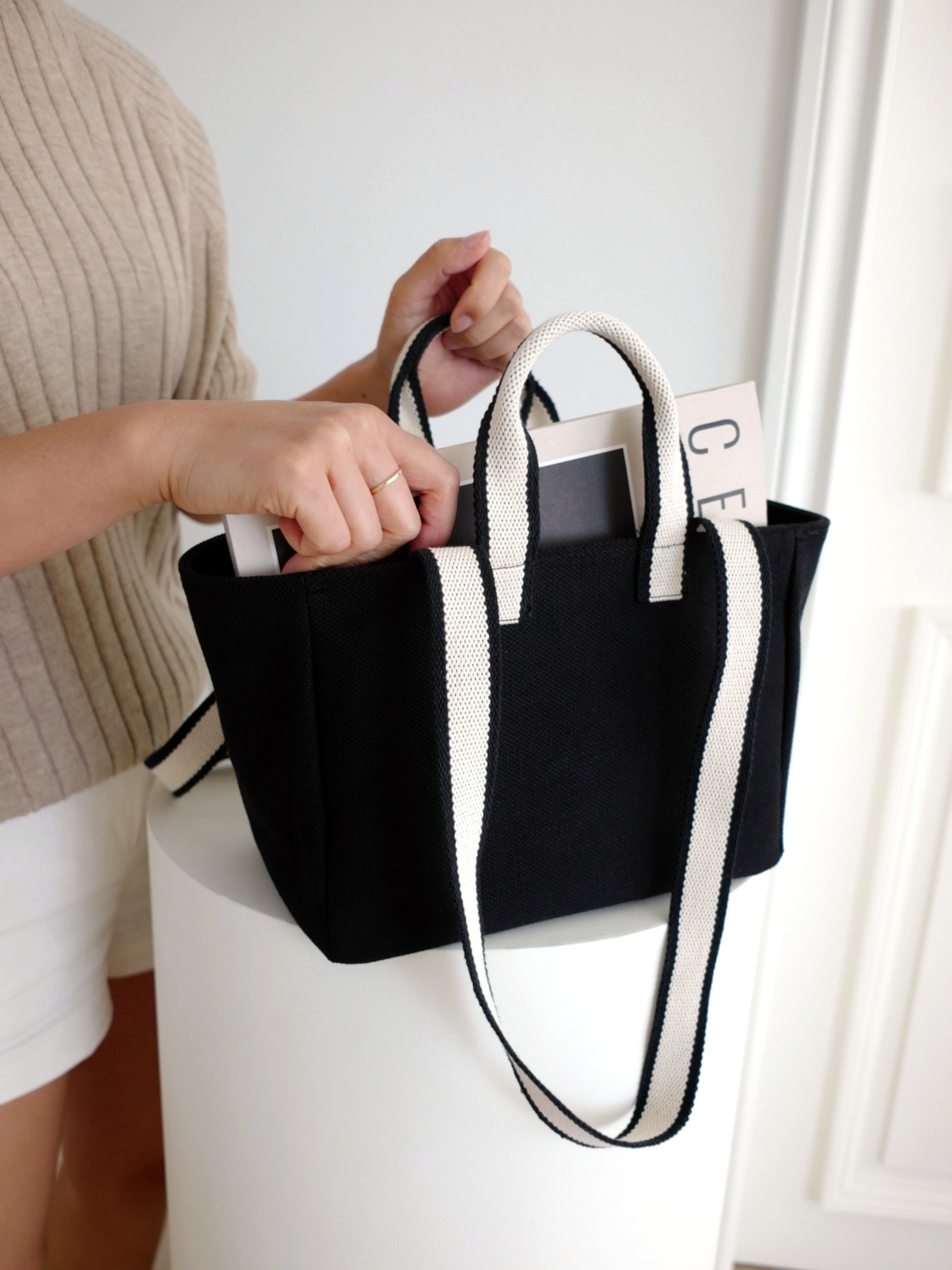 언폴드,unfold,에코백,파우치,천가방,친환경가방,Mini Two-tone Strap Bag (black)